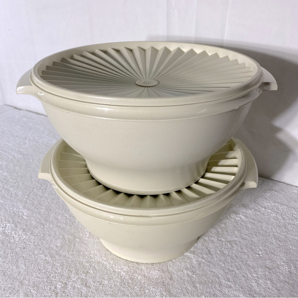 Vintage Tupperware Large Cream Servalier Stacking Bowls With Lids 4pcs
